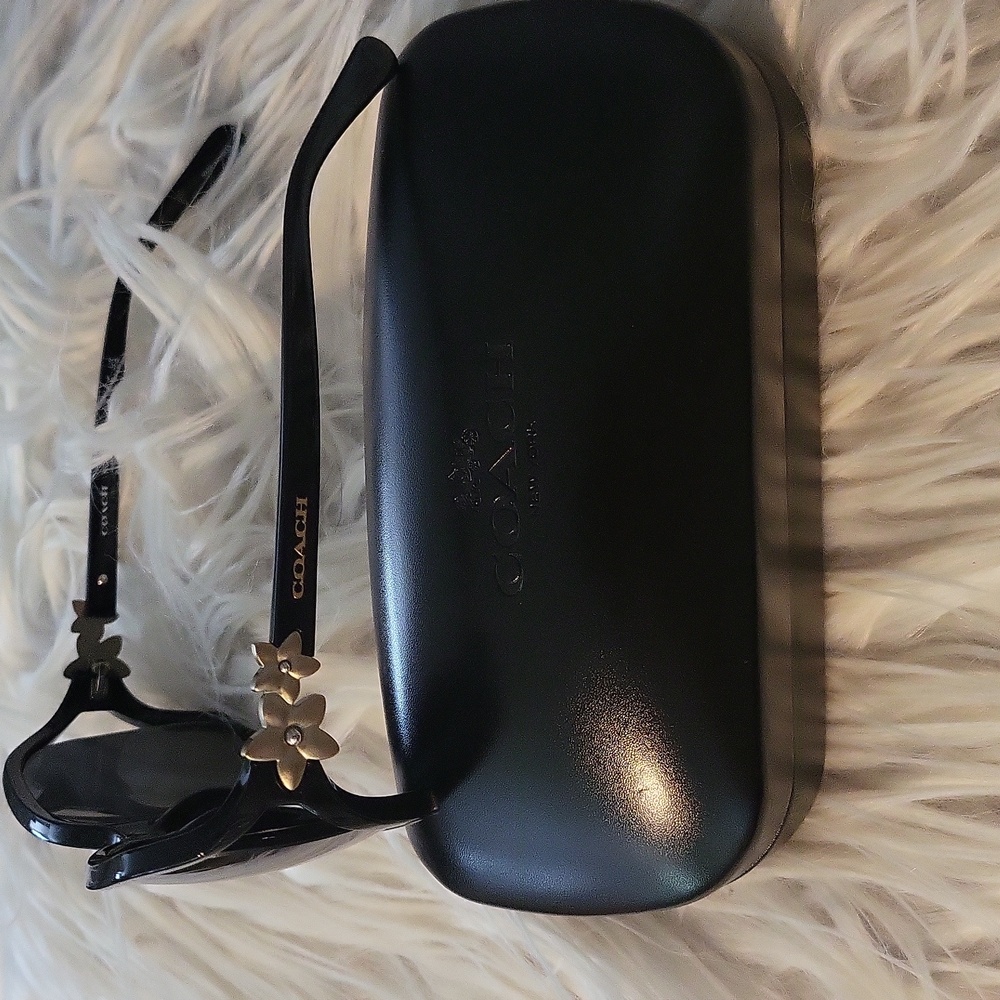 🌸🌸NEW COACH🌸🌸 Authentic Coach Black Integration Flower Sunglasses! - Picture 3 of 10